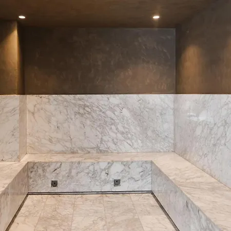 Grand Vm Conference & *