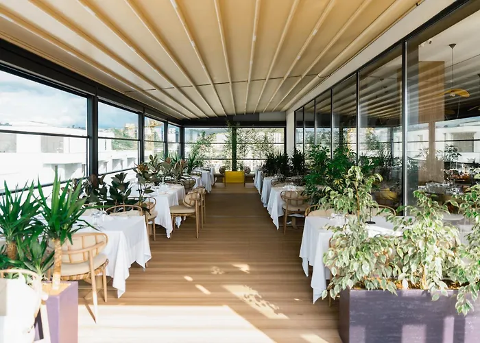 Grand Vm Conference & *